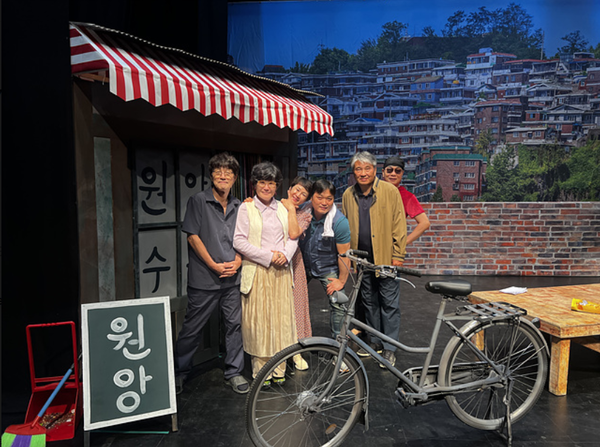   ▲시민극단맞춤 ‘그시절 당신을’ 연습장면,