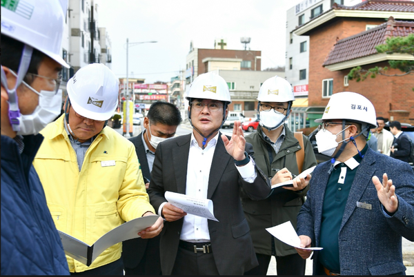 ▲현장행정중인 김병수 시장, 