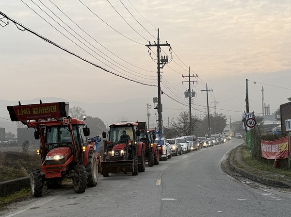 ▲산단인접 주민들이 차량집회를 벌이고 있다.