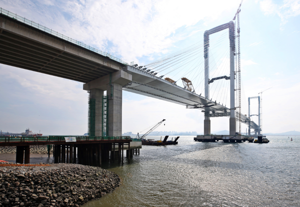 ▲제3연륙교는 세계 최고 높이인 184.2m 주탑 전망대와 수변데크길, 자전거도로, 야간경관 등을 갖춘 체험·관광형 교량으로 세워진다. 지난 9월 12일 마지막 상판 설치 작업이 완료됐으며, 현재 공정률은 약 94% 이다.