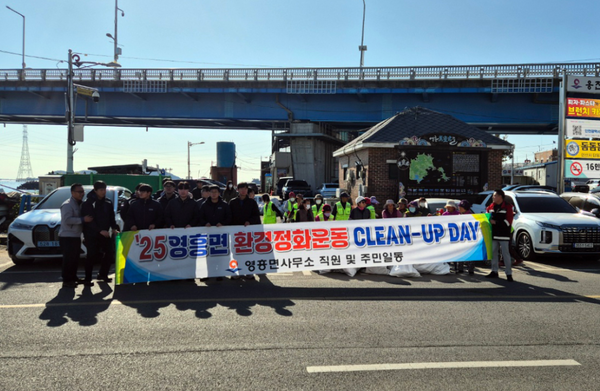 ▲영흥면 내5리 하늘고래 전망대부터 진두물량장까지  방파제 주변 묶음 쓰레기 및 가을철 낚시 쓰레기를 집중 수거,
