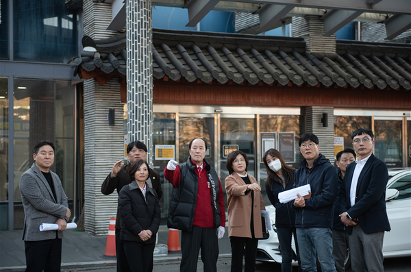 ▲인천시의회 문화복지위원회 윤재상 의원과 함께 인천가족공원 화장시설에 대한 현장 점검,