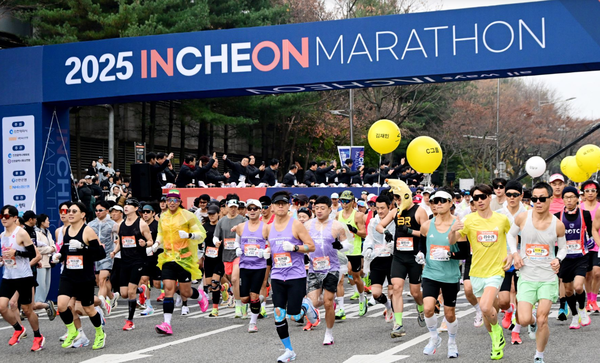 ▲ ‘2025 인천마라톤’ 대회 선수들이 출발하고 있는 모습,