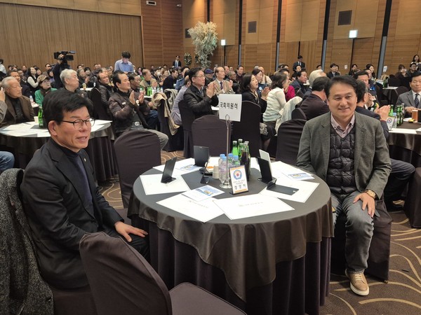 (좌측)장영하 국민의힘 수정구 당협위원장과 왕홍곤  분당을 지역위원장이 제62주년 경우의날 행사에 참석했다