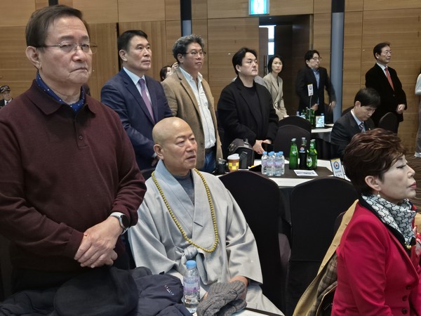 법기사 주지 석청보 스님이 행사에 참석한 모습