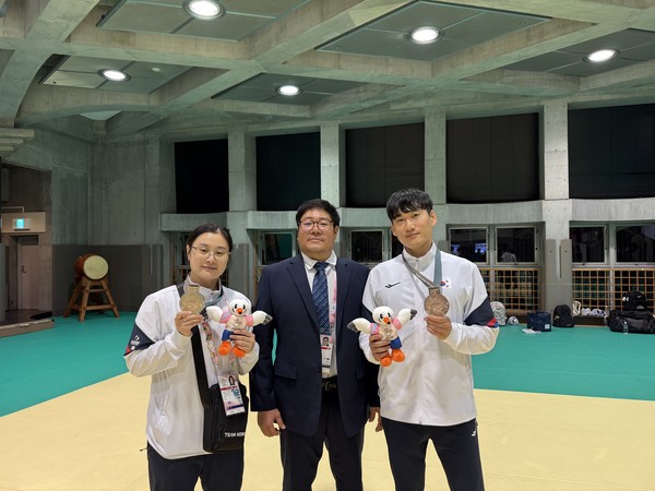 ▲(왼쪽부터)김진희 선수, 정권홍 감독, 최의석 선수